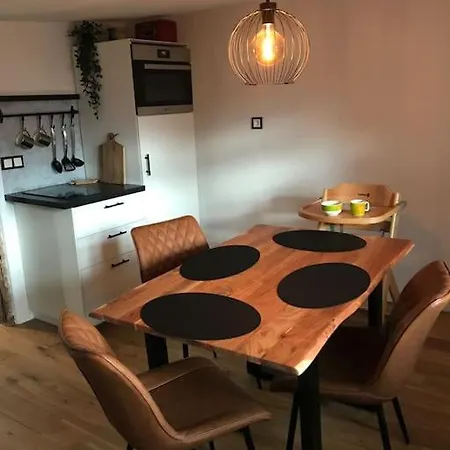 Fachwerkhaus Mit Rustikalem Weinkeller Und Garten, Ganze Unterkunft, Gute Lage Nyaraló Laucha