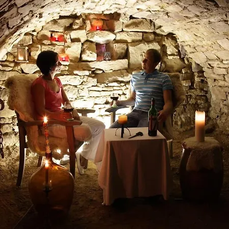 Fachwerkhaus Mit Rustikalem Weinkeller Und Garten, Ganze Unterkunft, Gute Lage Nyaraló