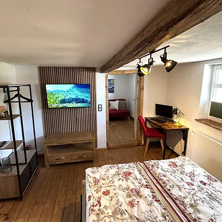 Casa de Férias Fachwerkhaus Mit Rustikalem Weinkeller Und Garten, Ganze Unterkunft, Gute Lage Laucha (Thuringia)